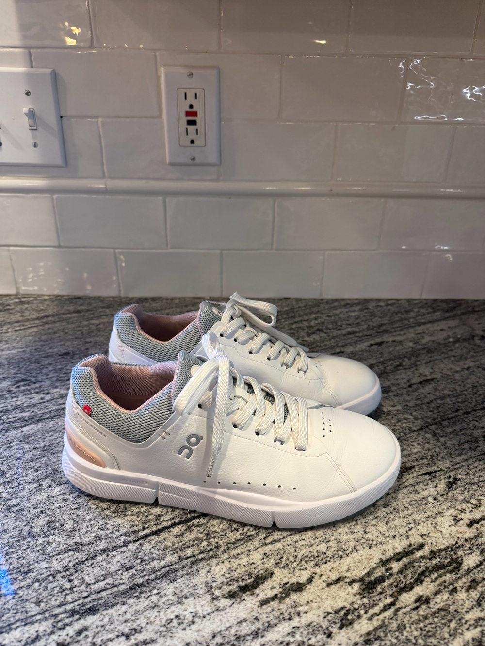 Women’s On Cloud The Roger Advantage Size 8